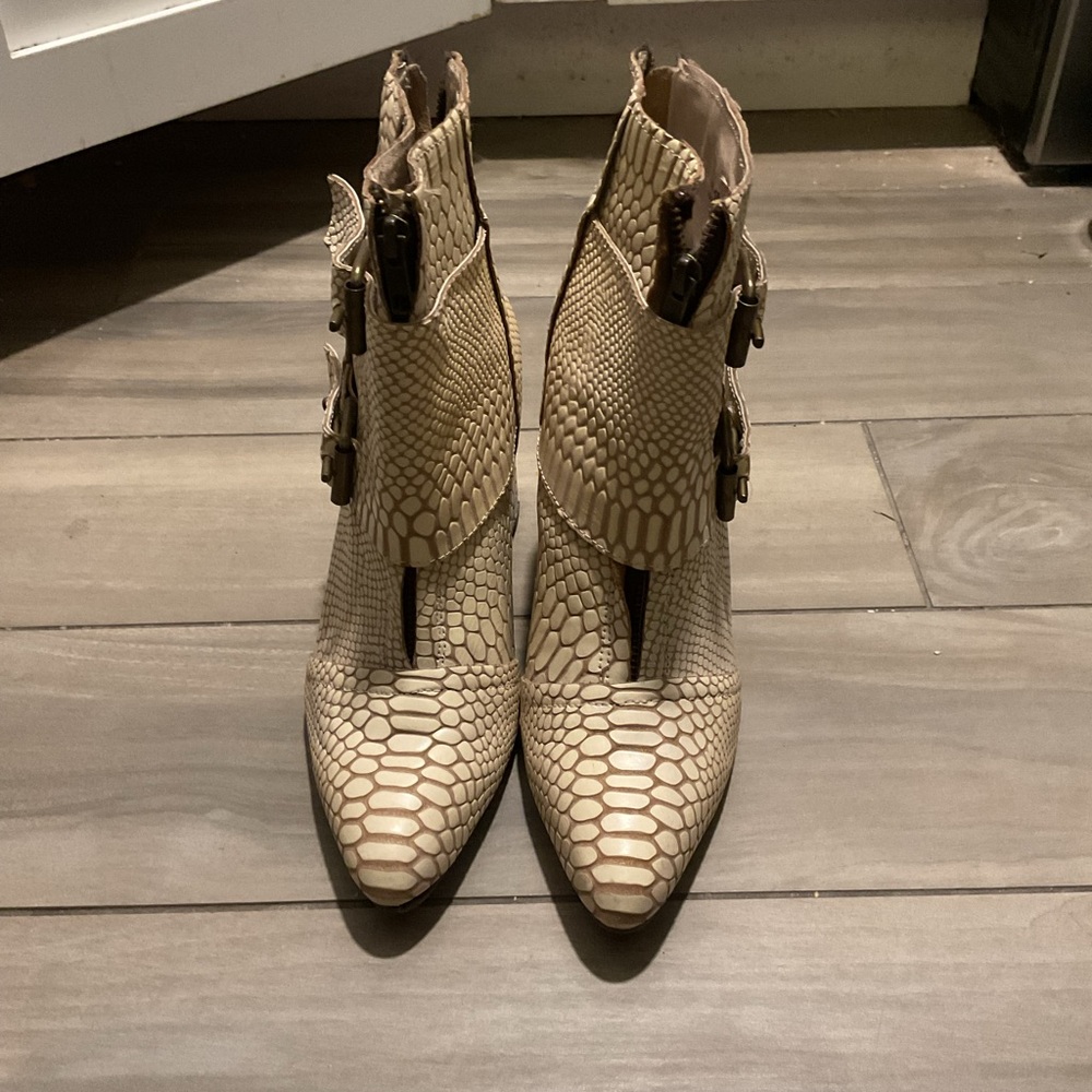 Freebird Joey White Snake Leather Ankle Booties Boots Shoes Western sz 10 - Picture 8 of 13